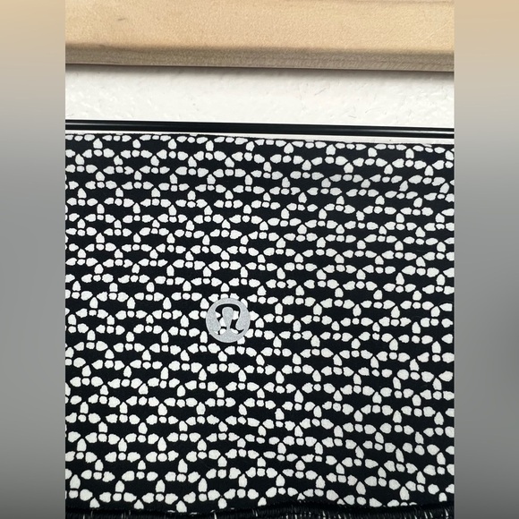 Lululemon In Movement Short Everlux 2.5” - Picture 8 of 9